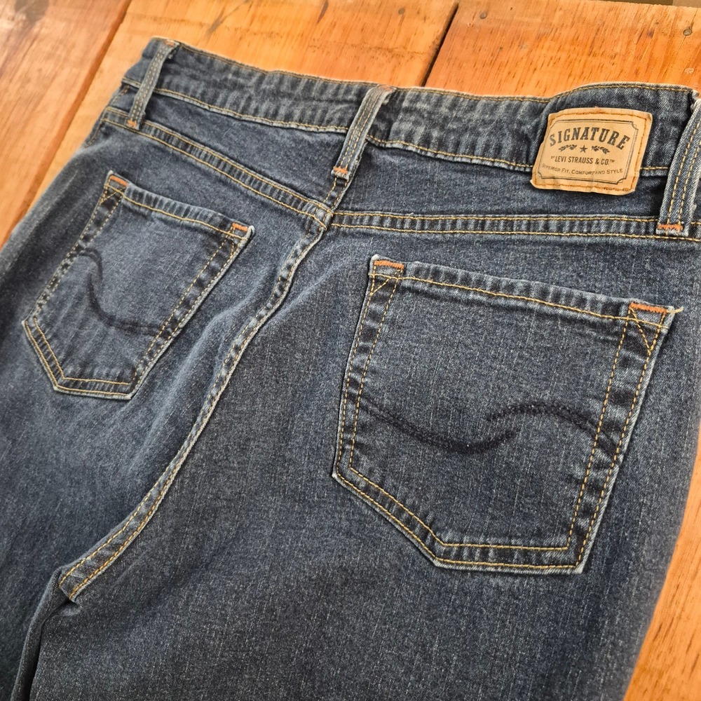 Signature by Levi Strauss & Co Womens Bootcut Jeans Dark Wash Size 10 Short - Picture 12 of 13